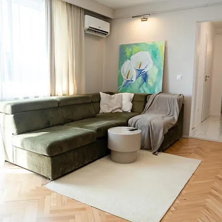 Apartment Your Away From 2 *